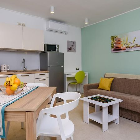 Apartmani Marko I Ana มารีนา ภายนอก รูปภาพ