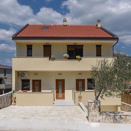 Apartmani Marko I Ana มารีนา ภายนอก รูปภาพ
