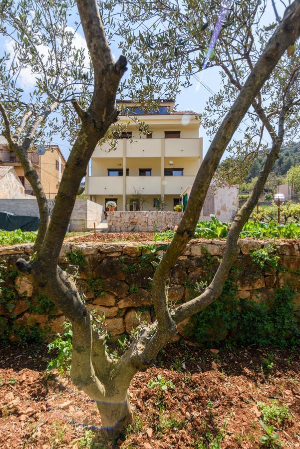 Apartmani Marko I Ana มารีนา ภายนอก รูปภาพ