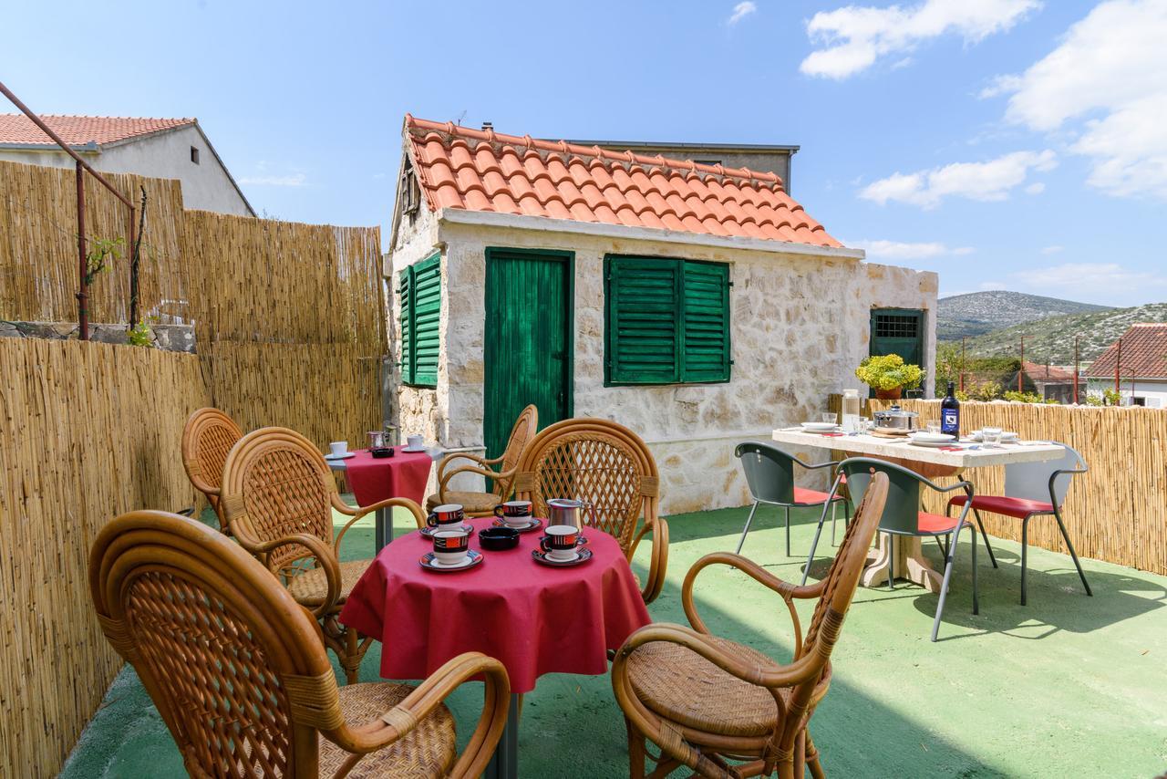 Apartmani Marko I Ana มารีนา ภายนอก รูปภาพ