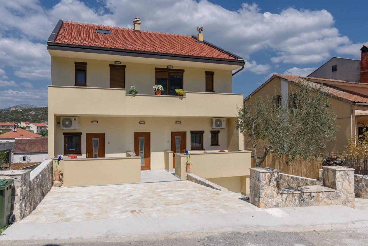 Apartmani Marko I Ana มารีนา ภายนอก รูปภาพ