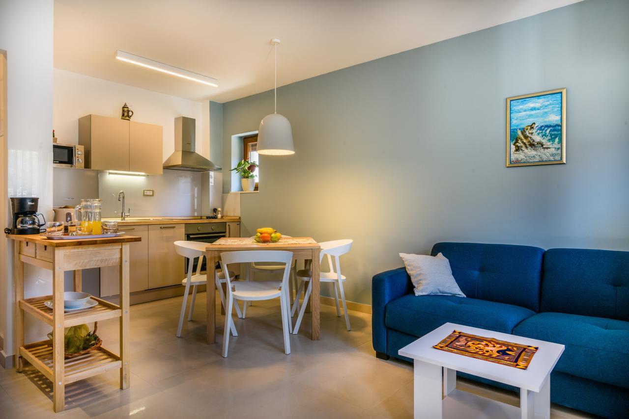 Apartmani Marko I Ana มารีนา ภายนอก รูปภาพ