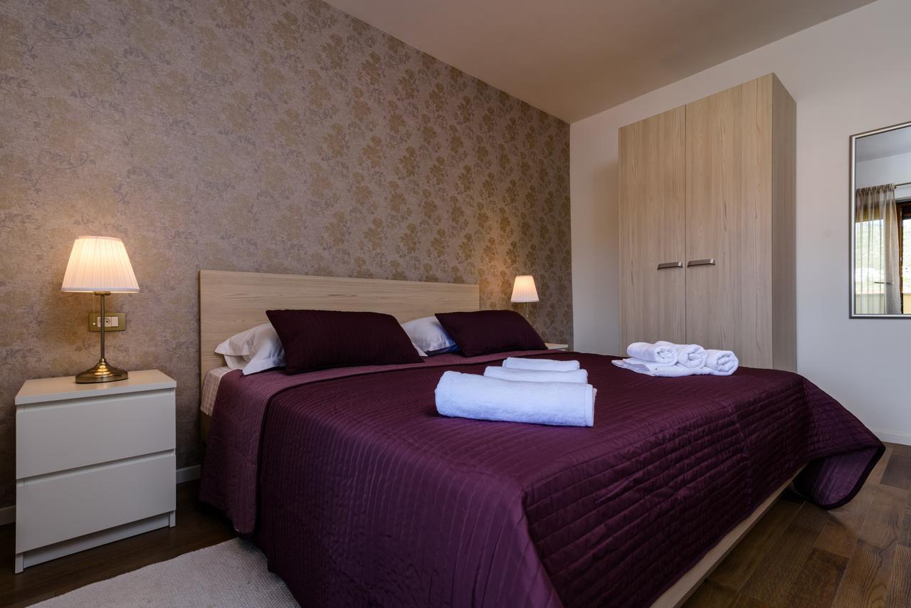 Apartmani Marko I Ana มารีนา ภายนอก รูปภาพ