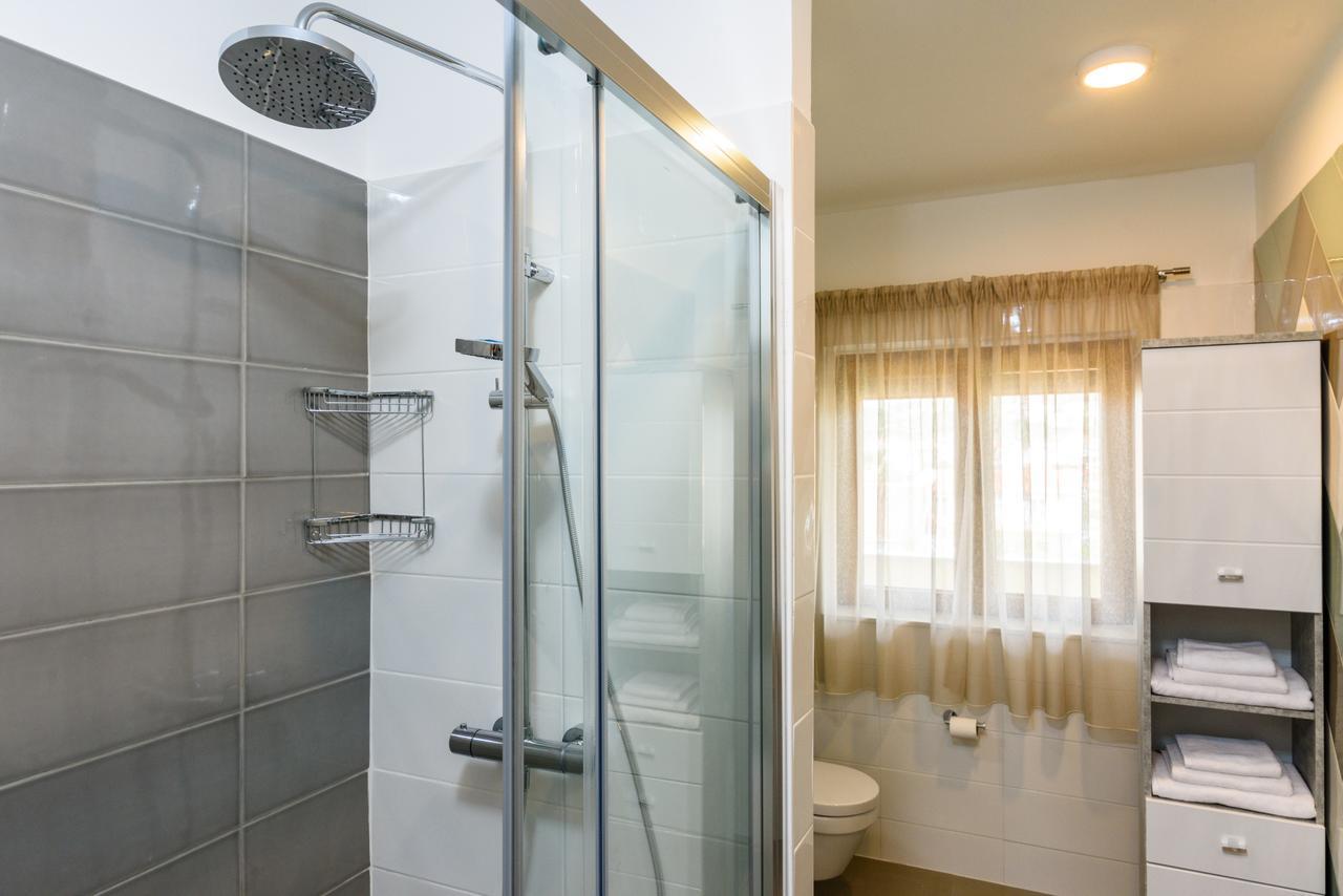 Apartmani Marko I Ana มารีนา ภายนอก รูปภาพ
