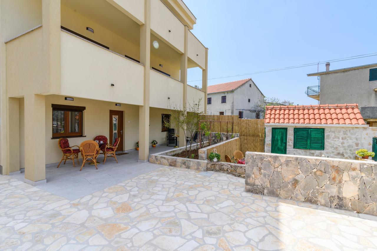 Apartmani Marko I Ana มารีนา ภายนอก รูปภาพ