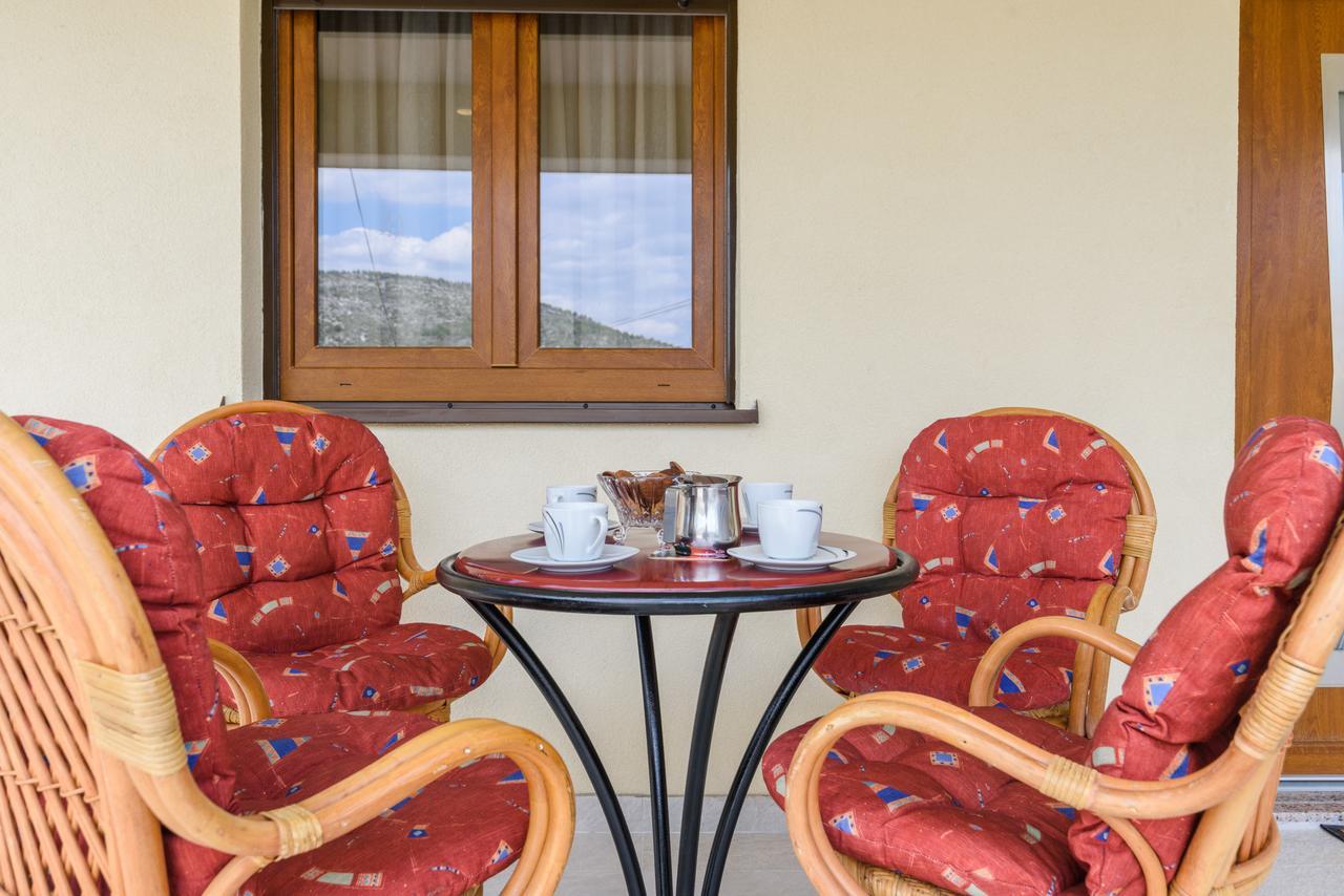 Apartmani Marko I Ana มารีนา ภายนอก รูปภาพ
