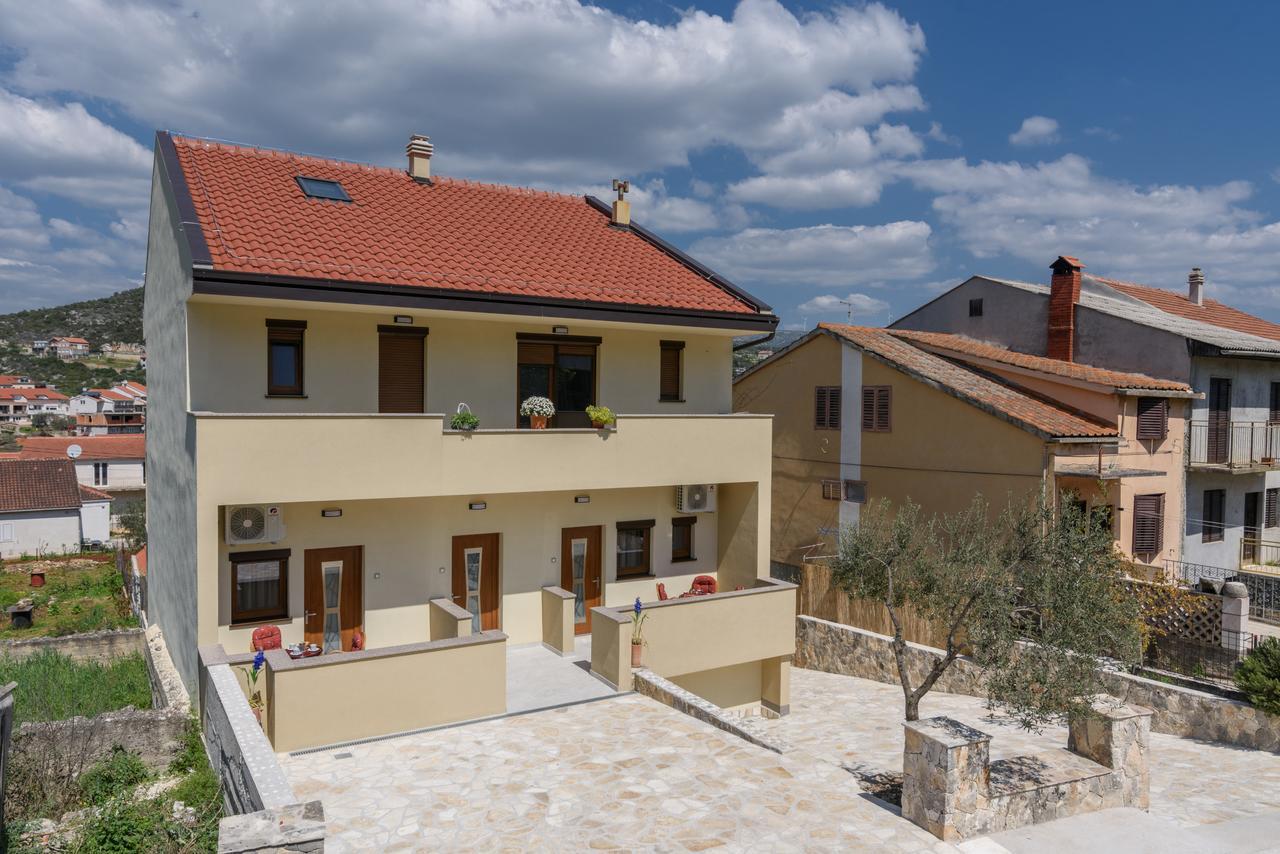 Apartmani Marko I Ana มารีนา ภายนอก รูปภาพ