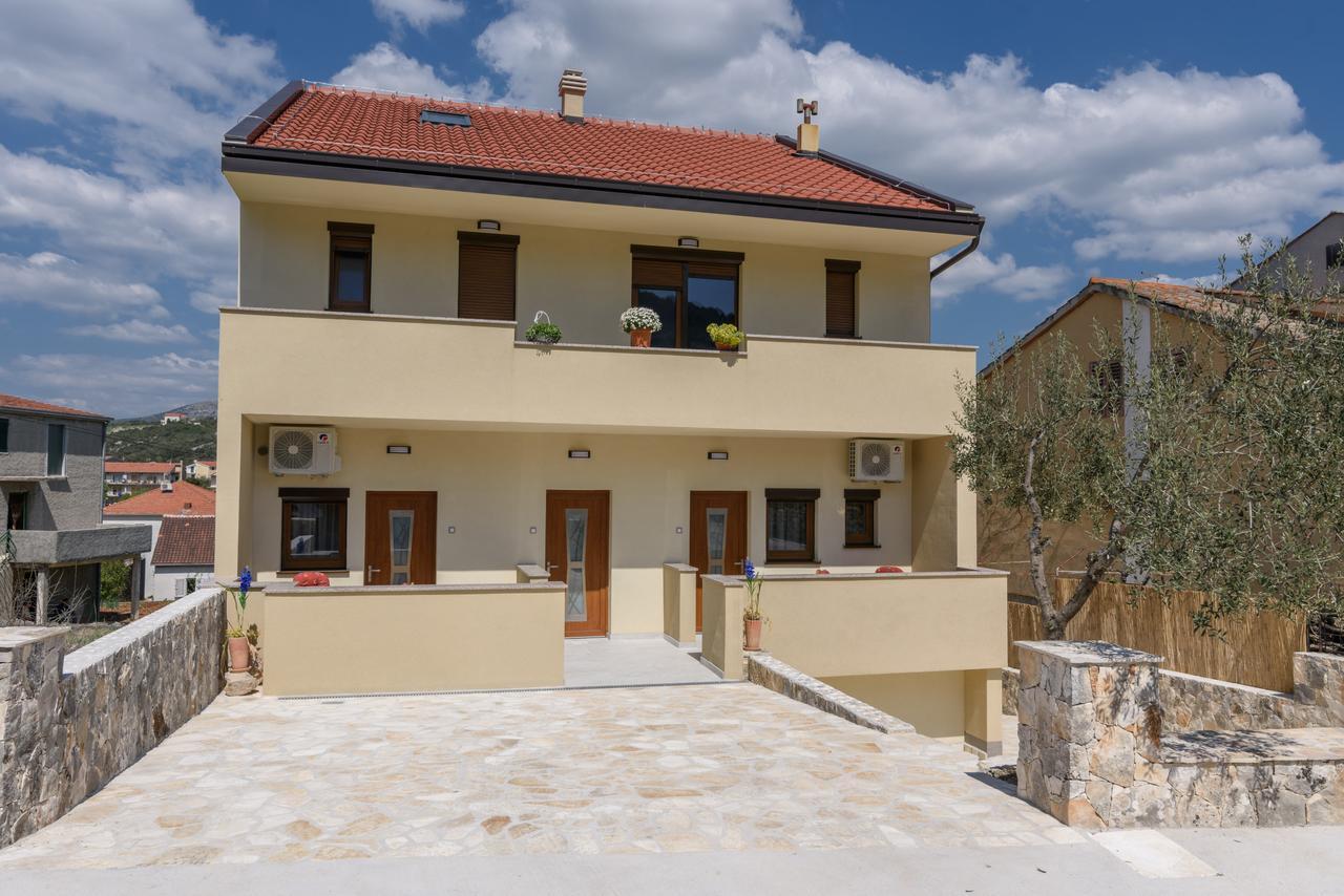 Apartmani Marko I Ana มารีนา ภายนอก รูปภาพ