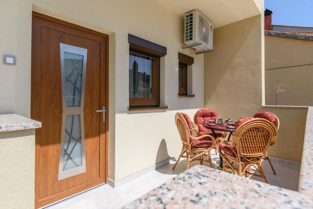 Apartmani Marko I Ana มารีนา ภายนอก รูปภาพ