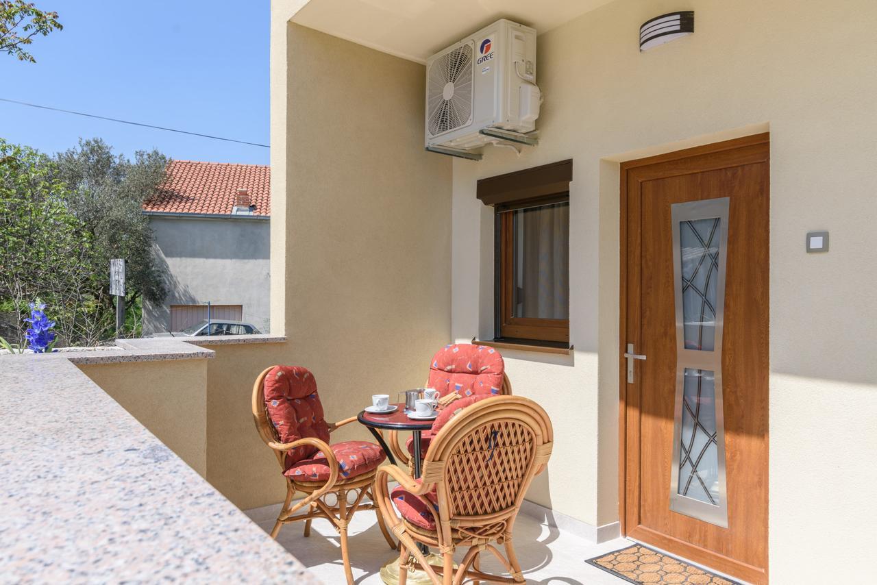 Apartmani Marko I Ana มารีนา ภายนอก รูปภาพ