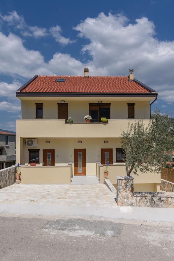 Apartmani Marko I Ana มารีนา ภายนอก รูปภาพ